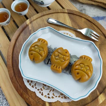 Fishy Doll Mooncakes Fishy Doll Mooncakes